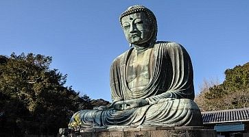 Il Grande Buddha di Kamakura in una giornata serena.