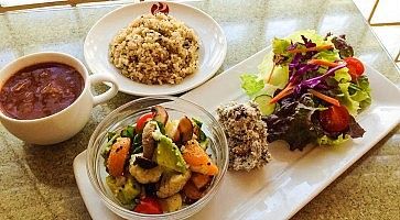 Pasto vegano al DevaDeva Cafe.