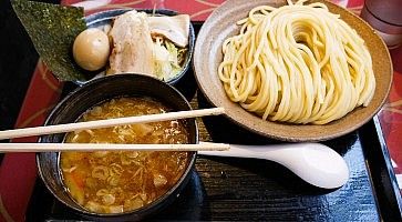 Piatto di tsukemen al ristorante Mitsuyado Seimen.