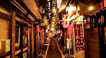 La pittoresca stradina di Omoide Yokocho, con tanti piccoli ristoranti.