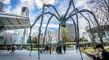 La scultura del ragno di Roppongi, vicino alla Mori Tower.