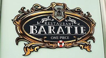 Il logo che da il benvenuto nel ristorante di One Piece a Tokyo.