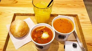 Zuppe alla catena di ristoranti Soup Stock Tokyo.