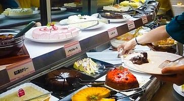 Dolci a buffet al ristorante Sweets Paradise.