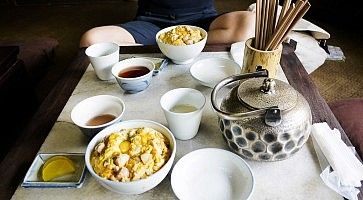 Pranzo con oyakodon al ristorante Toriiwaro.